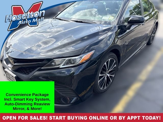 Used 2018 Black Toyota SE image 1