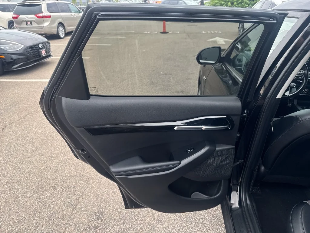 Used 2021 Black Kia S image 38