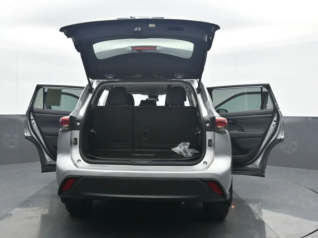 Used 2022 Silver Toyota L image 37