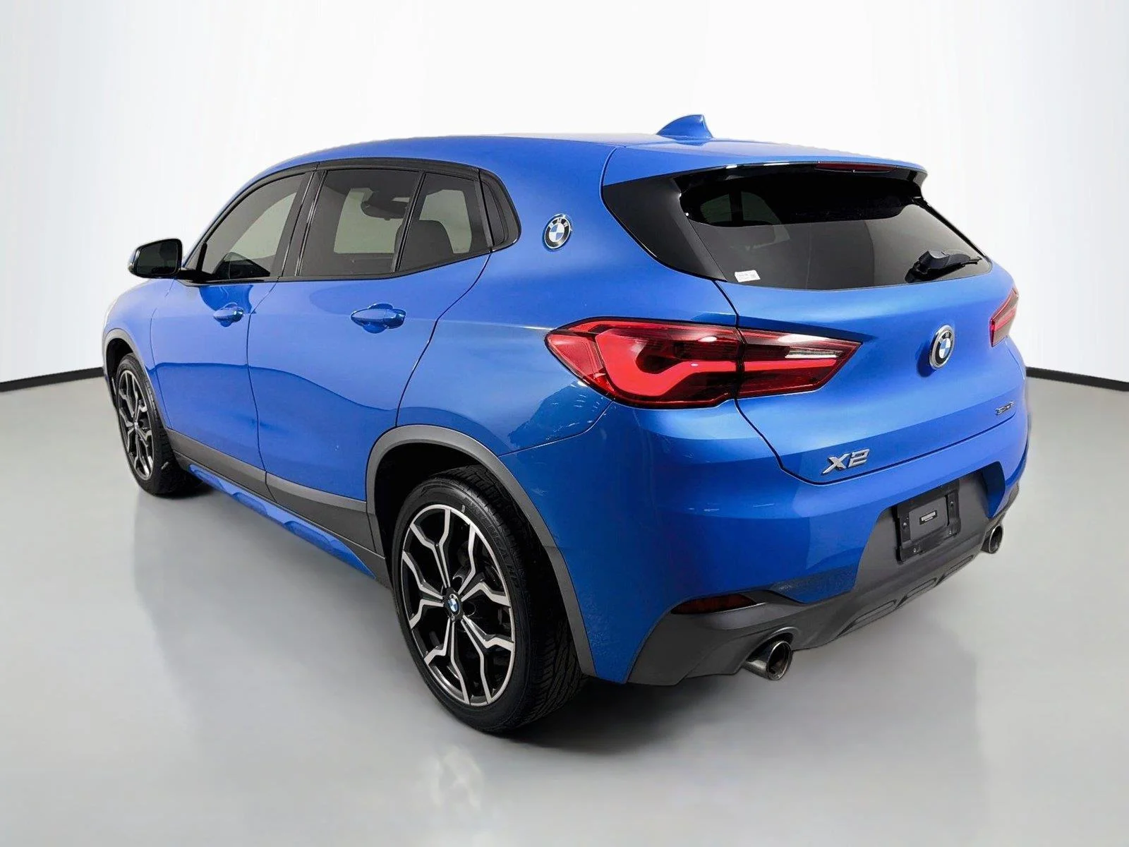Used 2018 Misano Blue Metallic BMW sDrive28i image 7