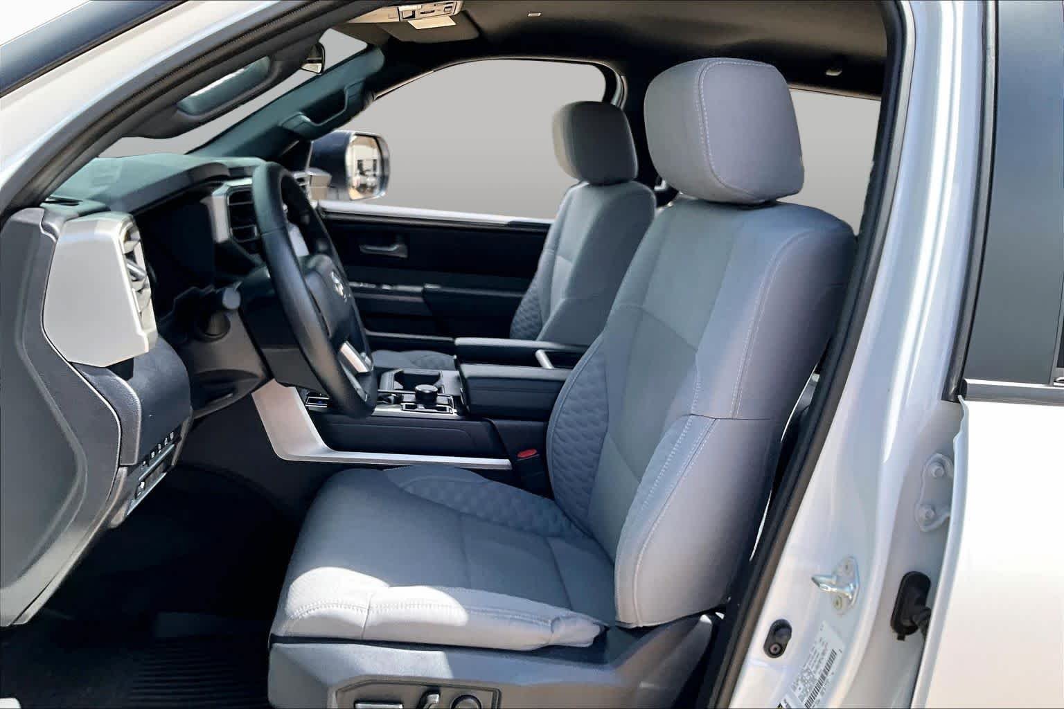 Used 2025 Ice Cap Toyota SR5 image 7