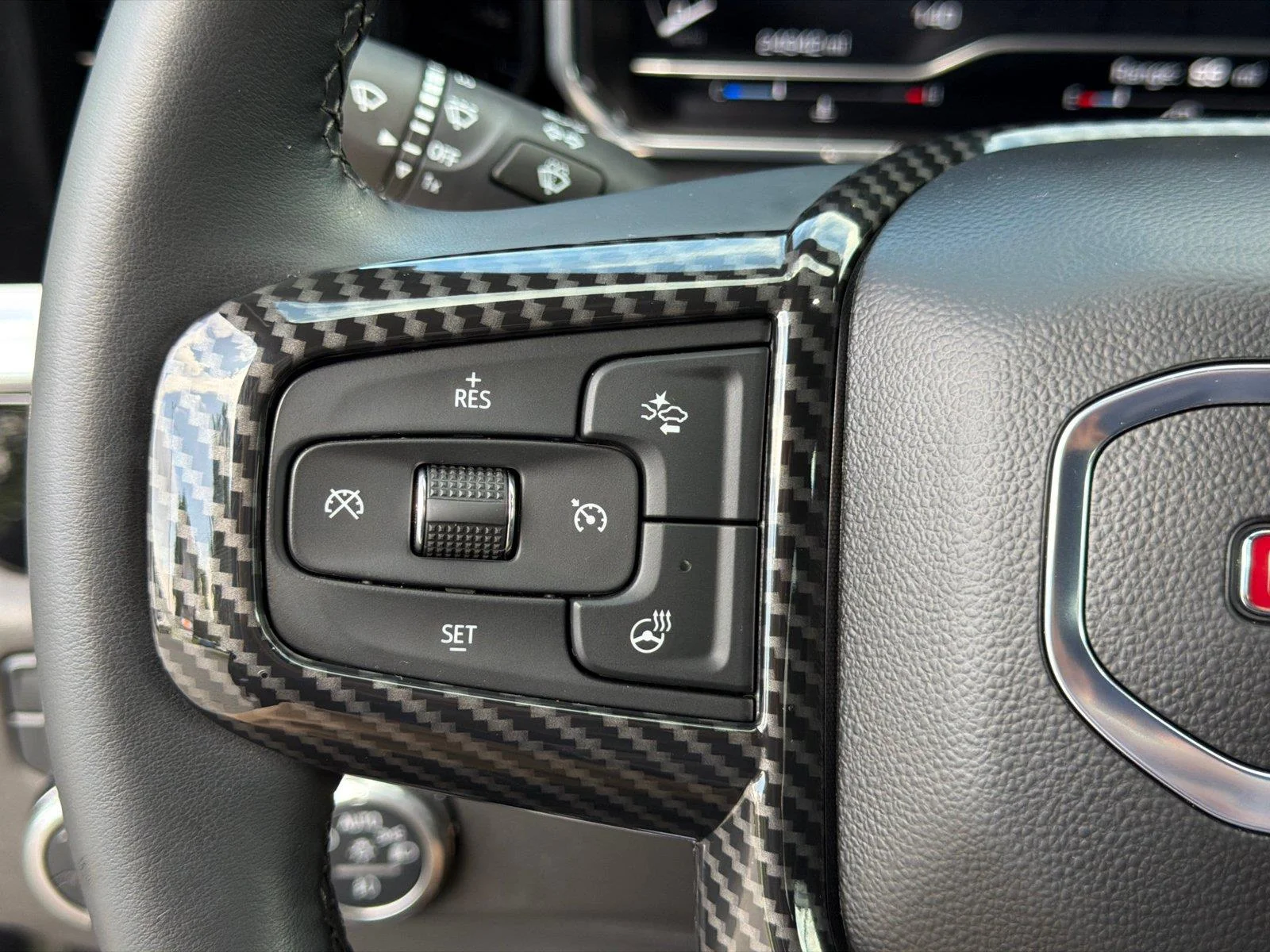 Certified Used 2024 Titanium Rush Metallic GMC Elevation image 34