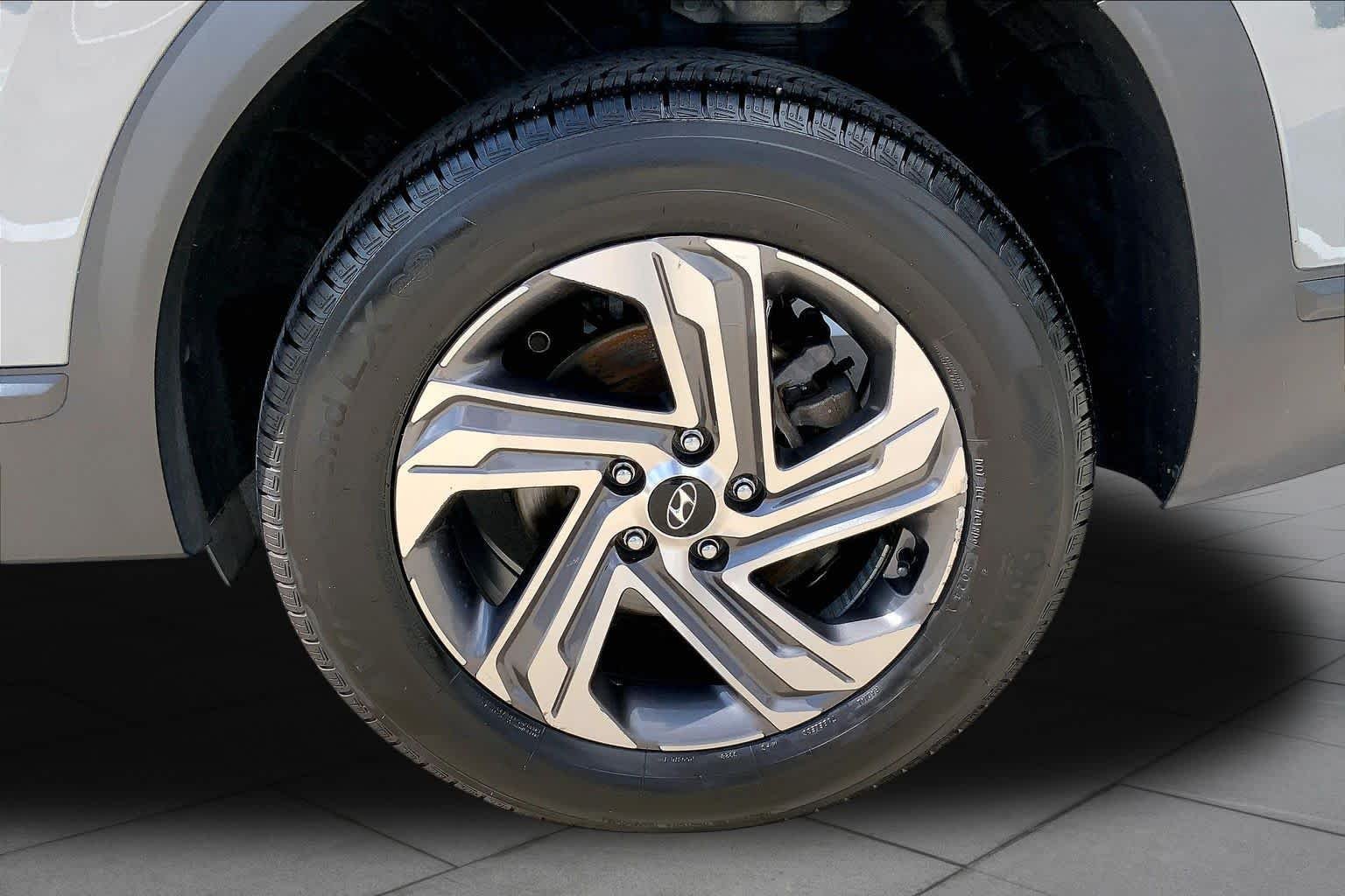Used 2023 Hampton Gray Hyundai SEL image 11