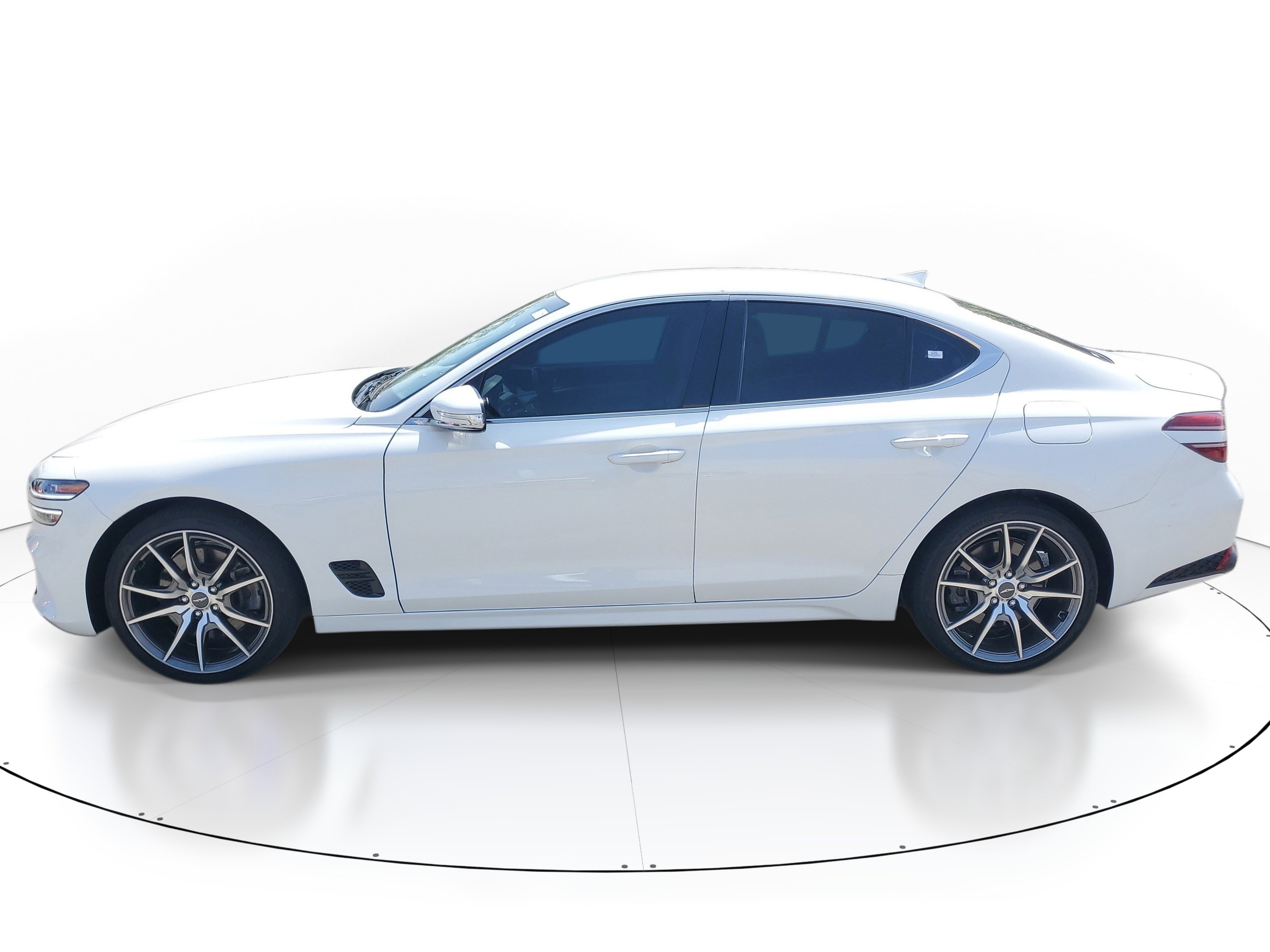 Used 2022 Uyuni White Genesis 3.3T image 3