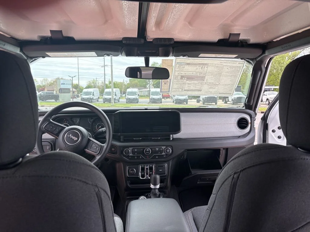 2025 Jeep Gladiator Nighthawk - Photo 21