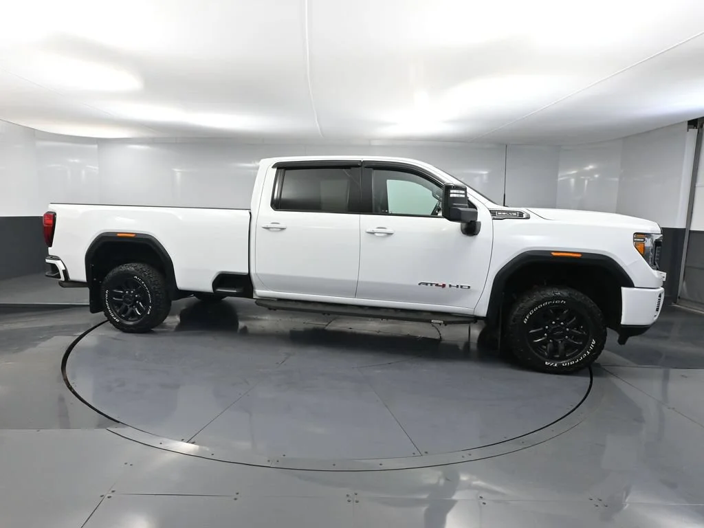 Used 2022 White GMC AT4 image 3
