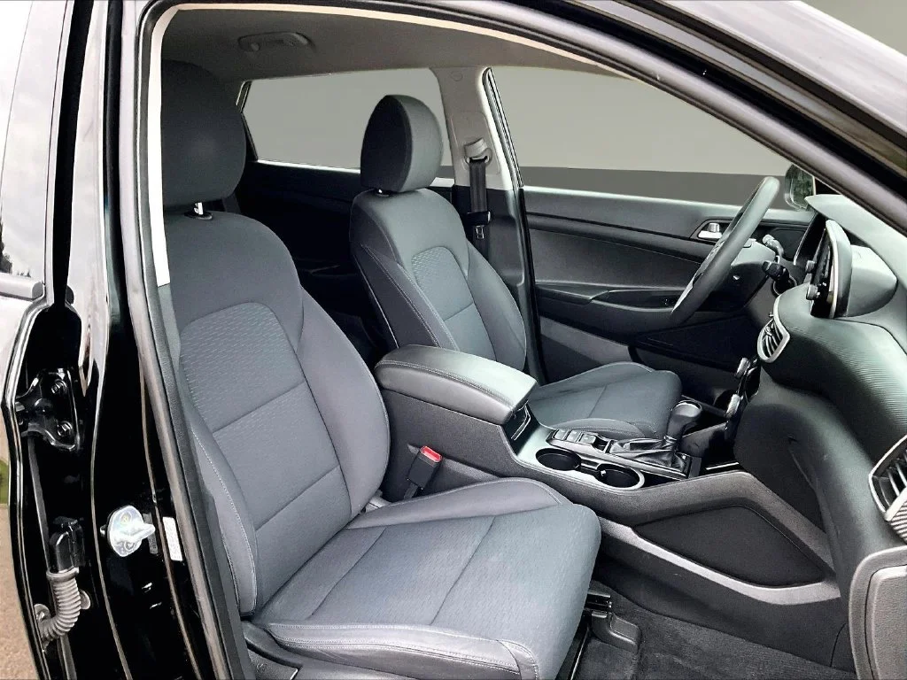 Used 2019 Black Hyundai Value image 33