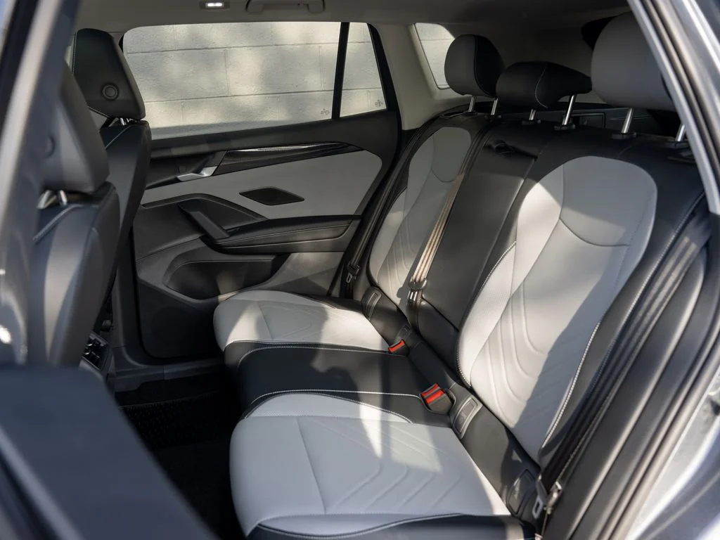 New 2026 Platinum Gray Metallic Volkswagen 2.0T SE image 9