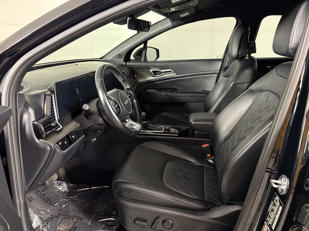 Used 2023 Black Kia X-Line image 15