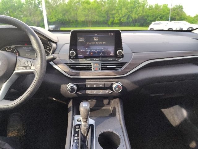 Used 2025 Red Nissan 2.5 SV image 17