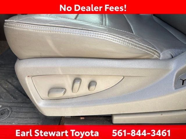 Used 2017 Silver GMC Denali image 27