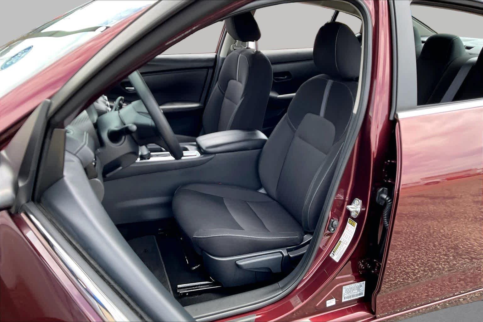 Used 2025 Rosewood Metallic Nissan SV image 8