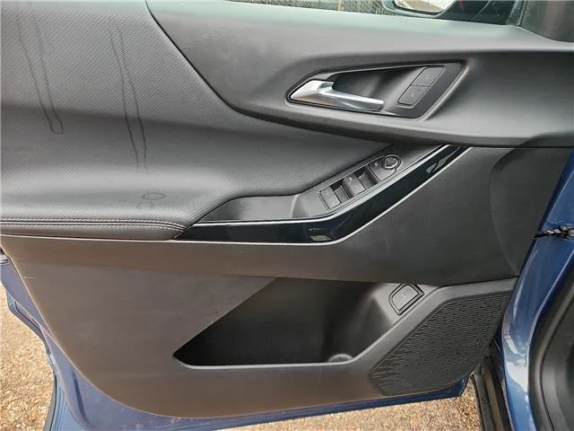 Used 2025 Blue Chevrolet LT Front-Wheel Drive image 11