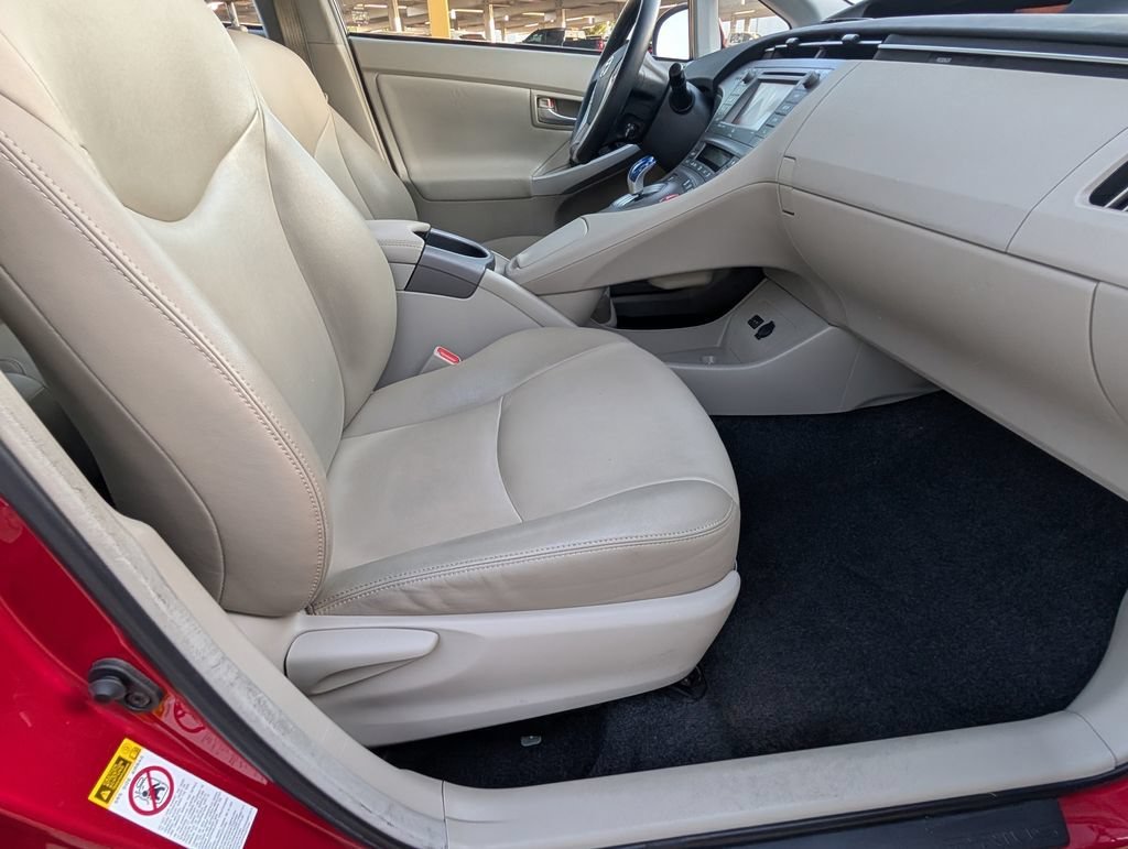 Used 2015  Toyota Four image 22