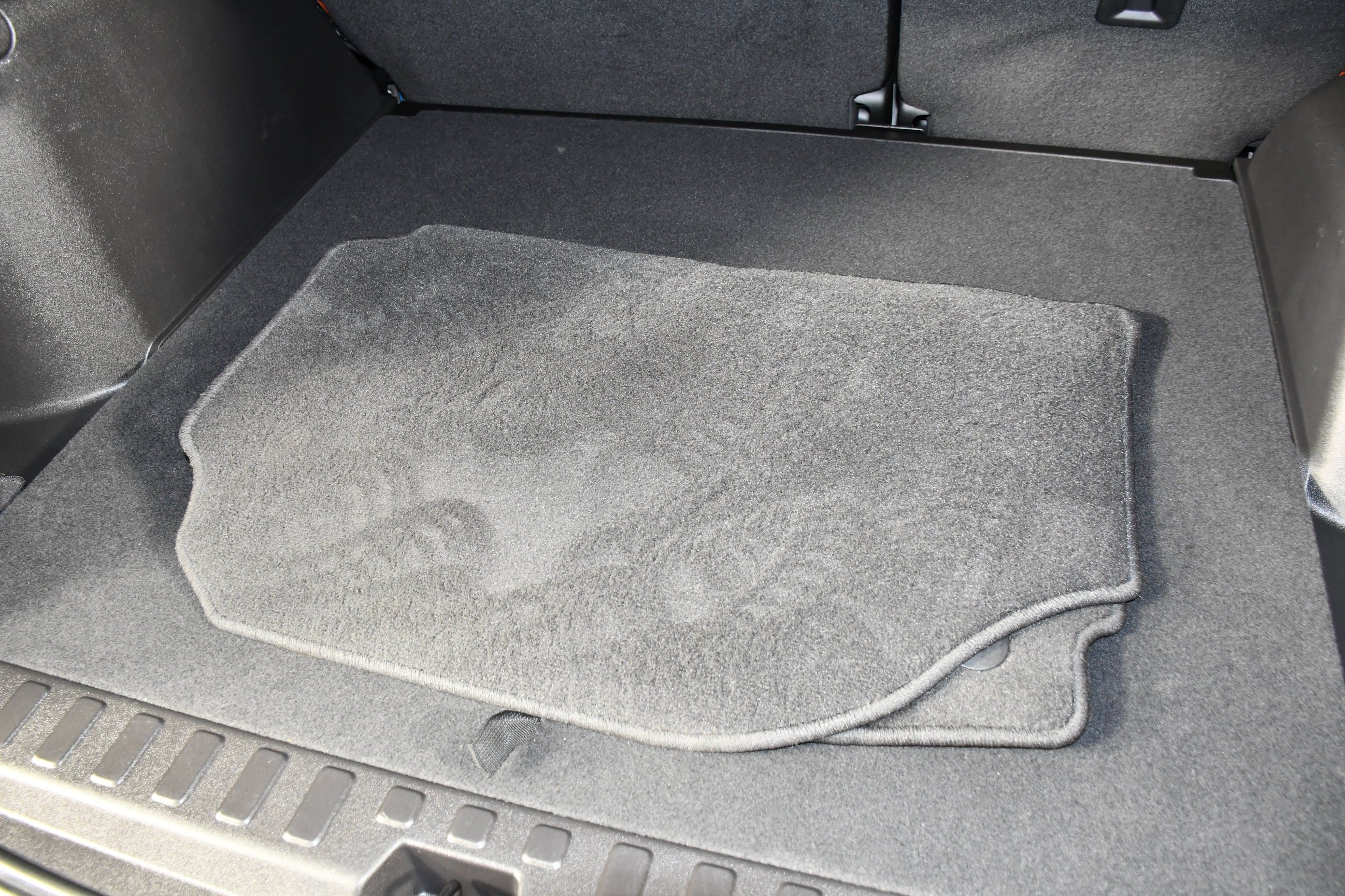Used 2024 Sterling Metallic GMC SLT image 52
