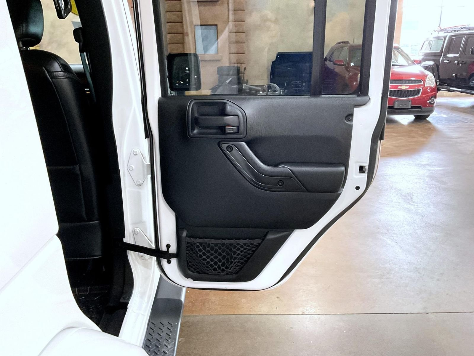 Used 2017 White Jeep Unlimited Sahara image 17