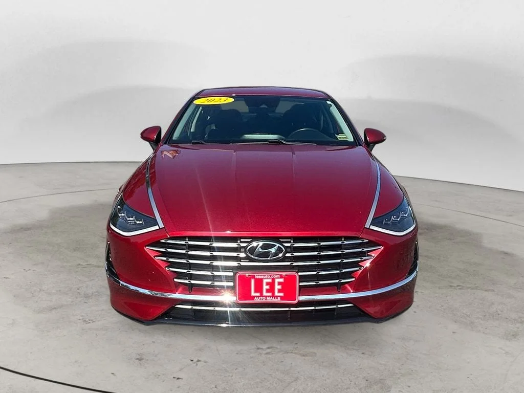 Used 2023 Ultimate Red Hyundai SEL image 9