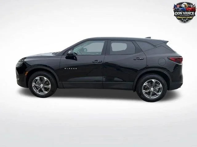 Used 2025 Black Chevrolet LT image 3