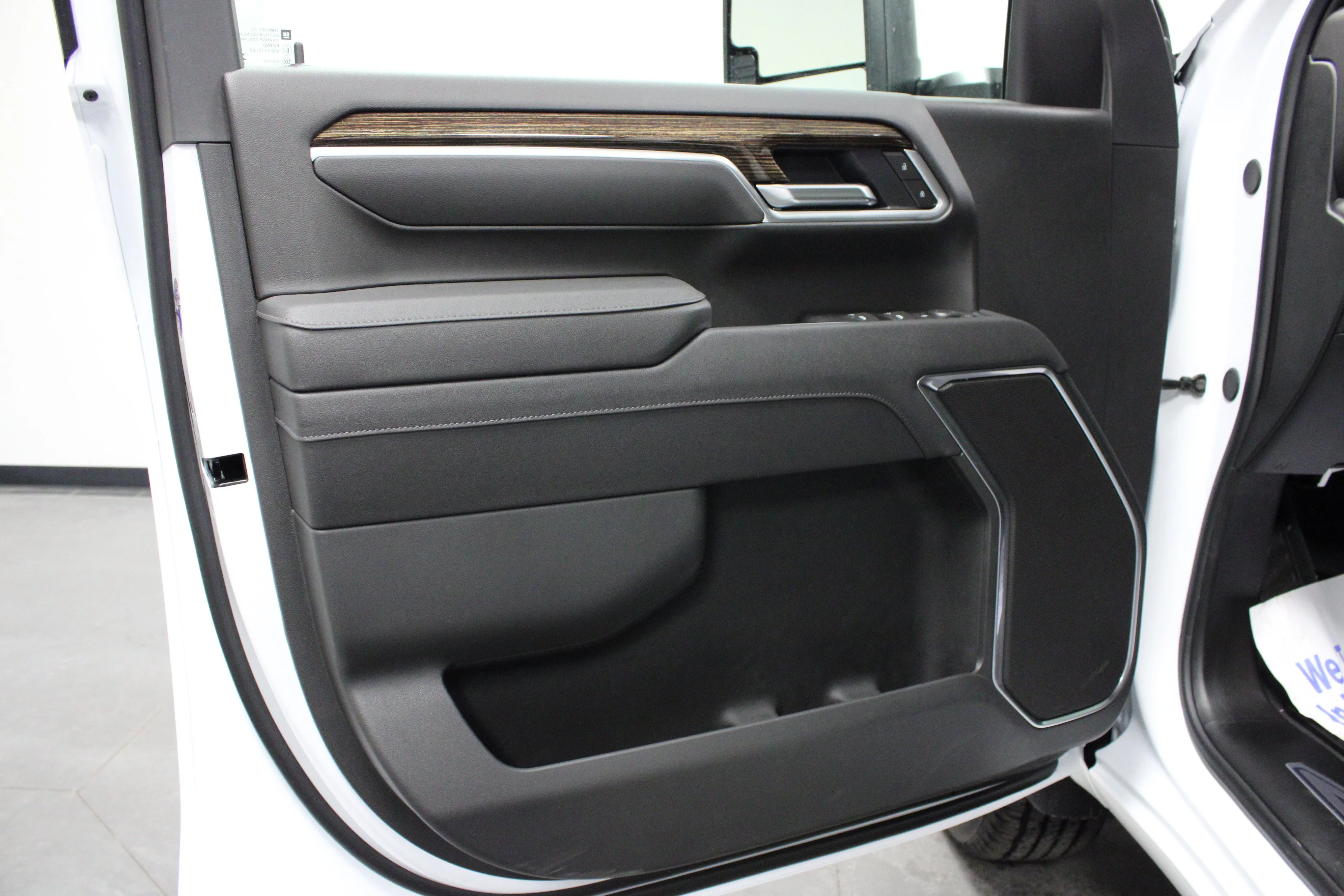 New 2026 Summit White GMC SLE image 10