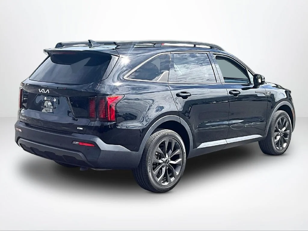 Used 2023 Black Kia X-Line EX image 3