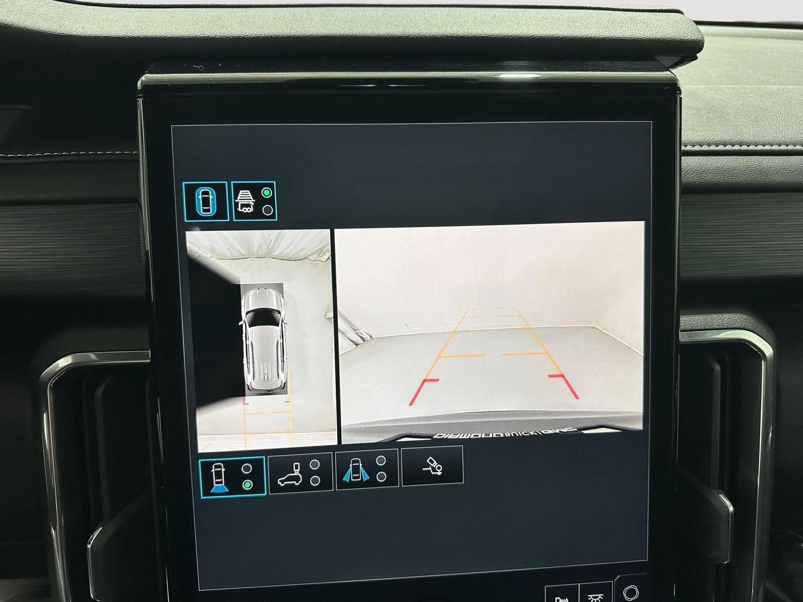Used 2025 Sterling Metallic GMC Elevation image 14