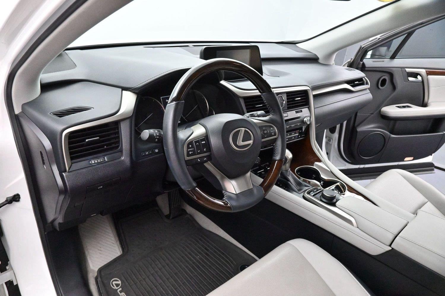 Used 2016 Eminent White Pearl Lexus FWD 4dr image 17