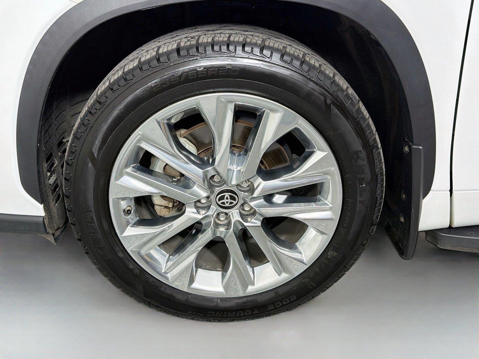 Used 2024 Wind Chill Pearl Toyota Limited image 32