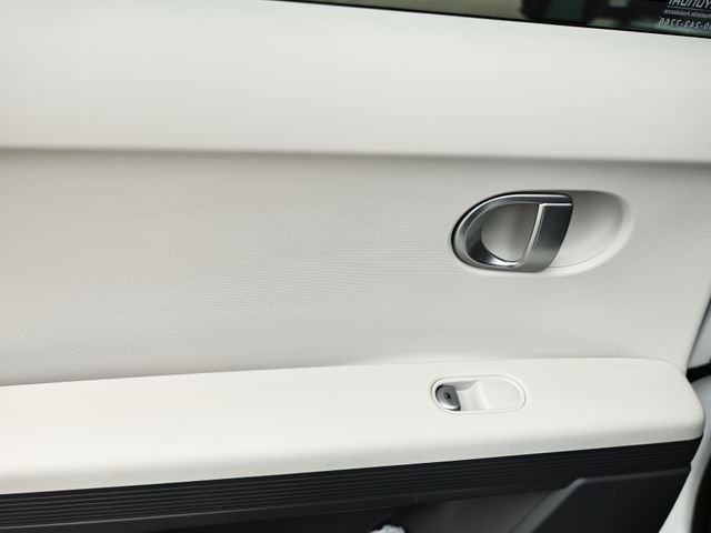 Used 2024 Atlas White Hyundai SEL image 23