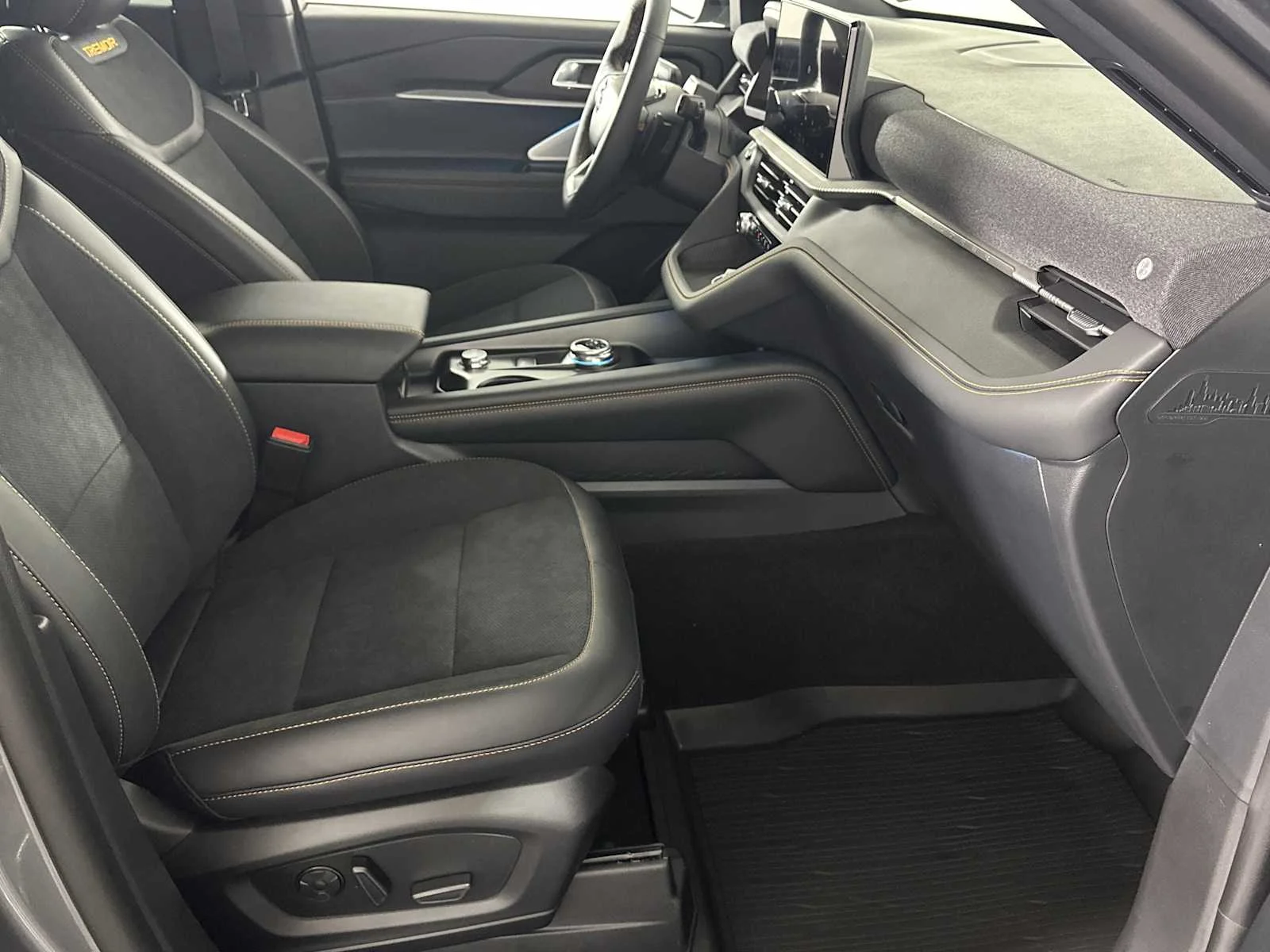 New 2026 Carbonized Gray Metallic Ford Tremor image 14