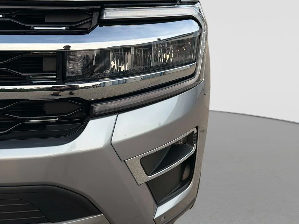Used 2024 Silver Metallic Ford Limited image 11