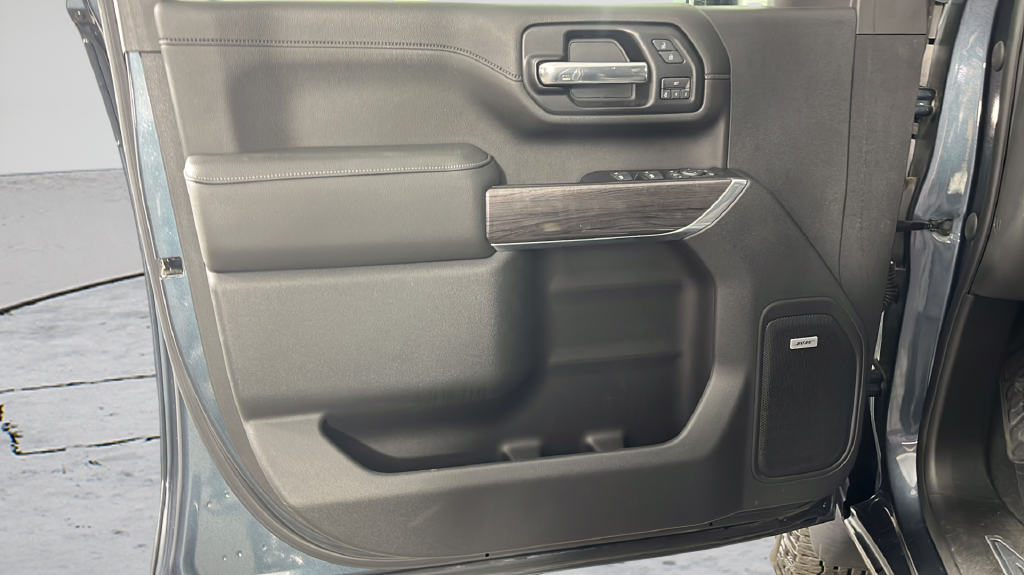 Used 2020 Shadow Gray Metallic Chevrolet LTZ image 13