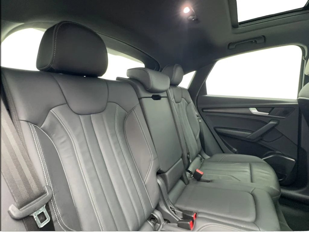 Used 2022 Blue Audi  image 28