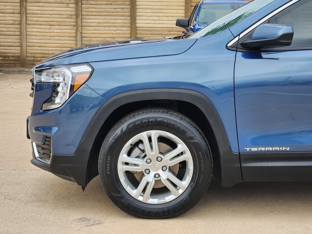 Used 2024 Downpour Metallic GMC SLE image 16