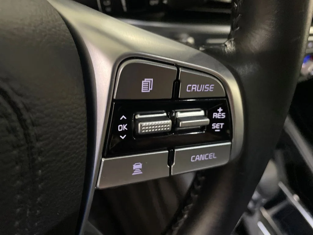 Used 2022 Glacial White Pearl Kia EX image 16