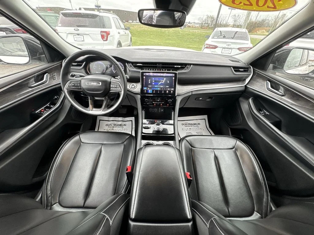 Used 2023 White/off-white Jeep Limited image 21