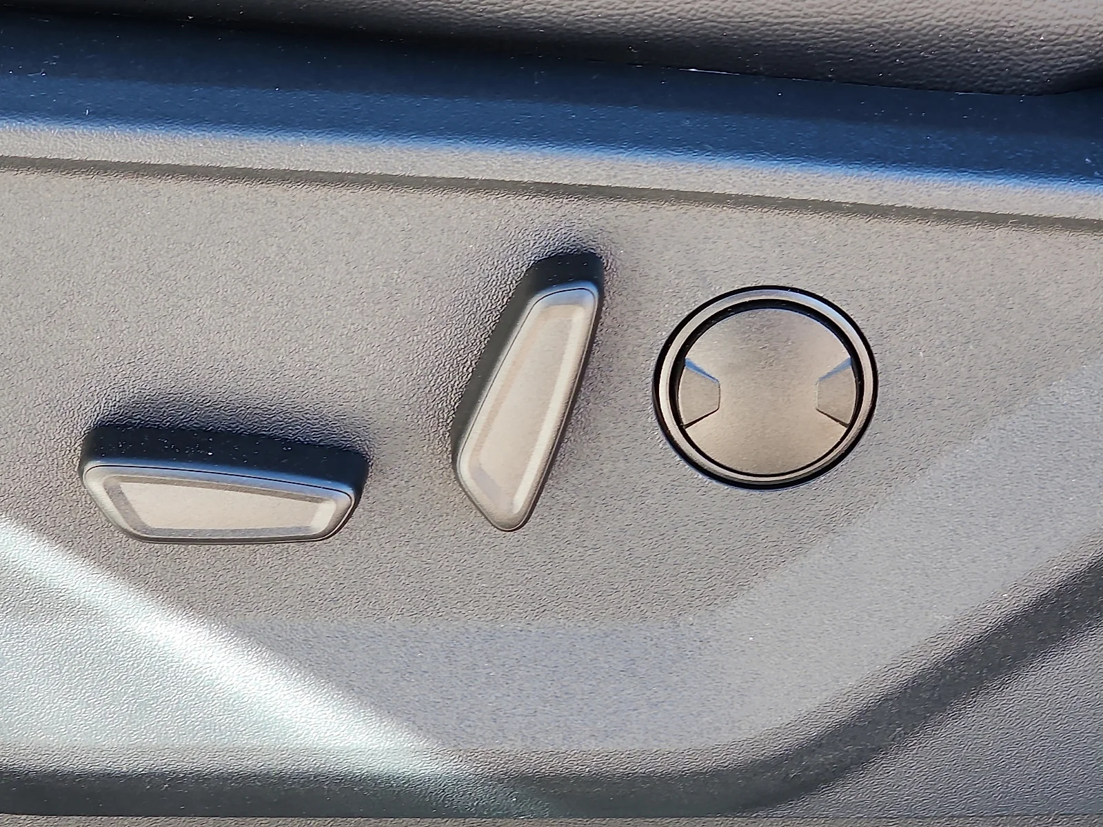 New 2026 Oxford White Ford LARIAT image 16