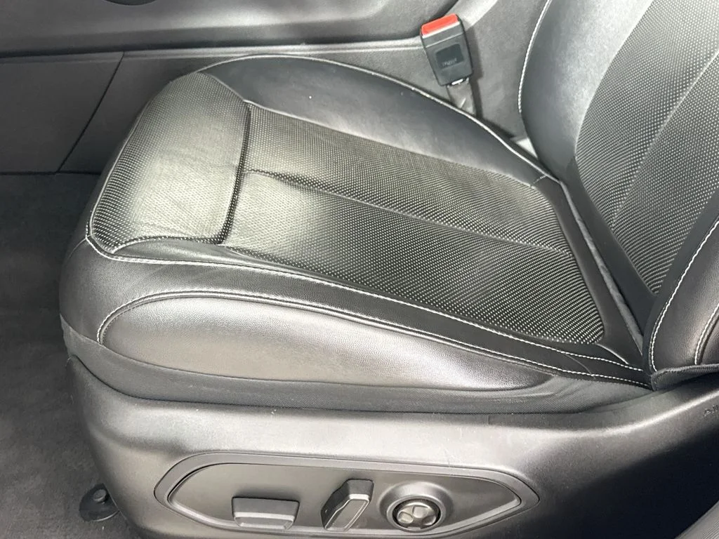 Used 2022 White Jeep Limited image 19