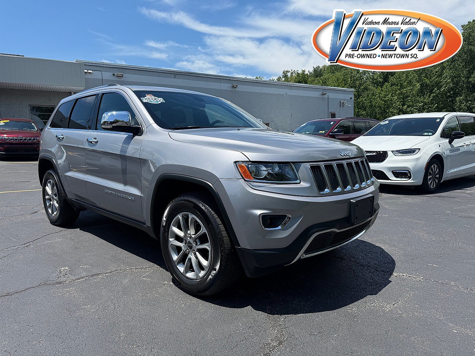 Used 2016 Billet Silver Metallic Clearcoat Jeep Limited image 1