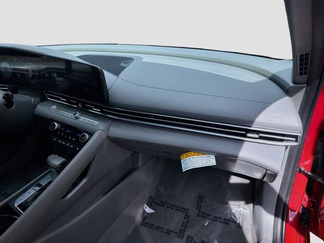 Used 2025 Red Hyundai SEL Convenience image 28