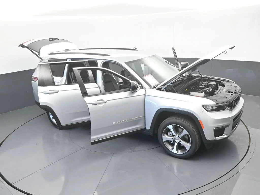 Used 2025 Silver Jeep Limited image 72