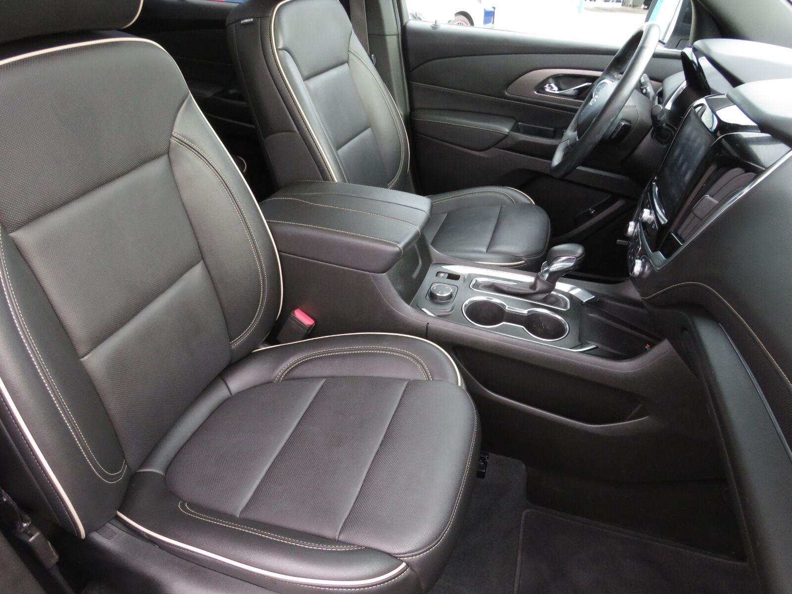 Used 2023 Iridescent Pearl Tricoat Chevrolet Premier image 19