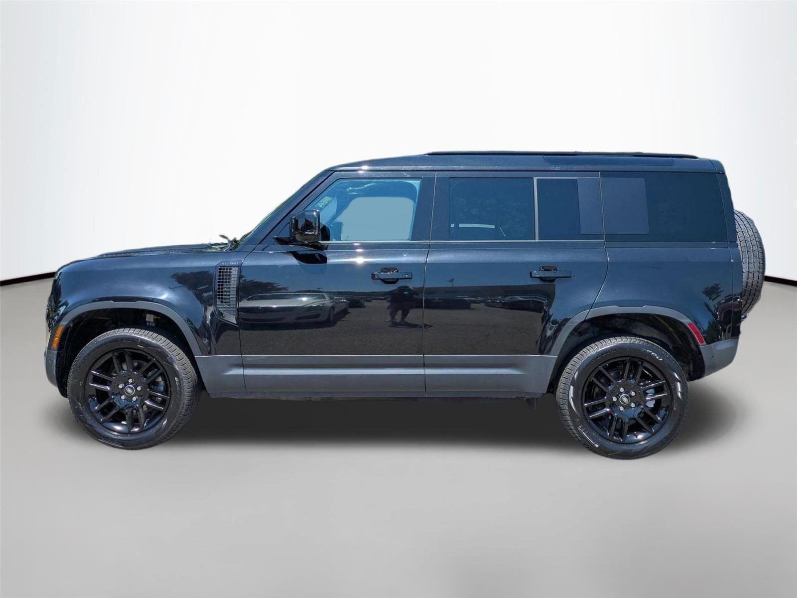 Used 2025 Santorini Black Metallic Land Rover S image 8