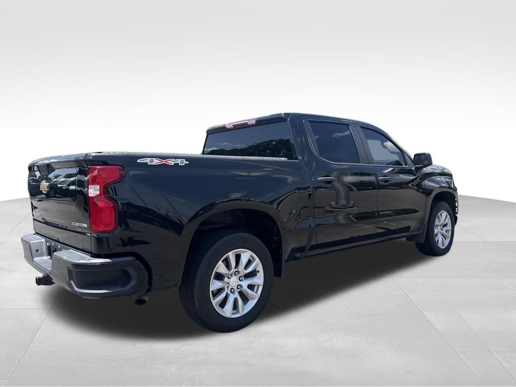 Used 2022 Black Chevrolet Custom image 17
