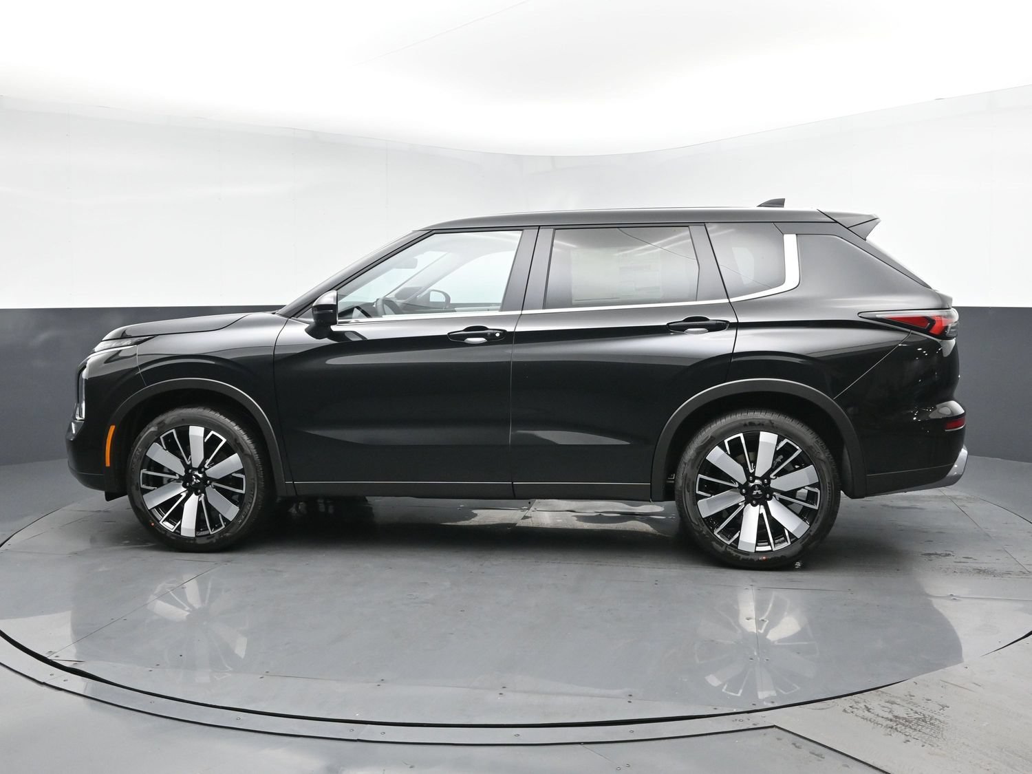 New 2026 Black Diamond Mitsubishi SE 1.5T 2WD image 4