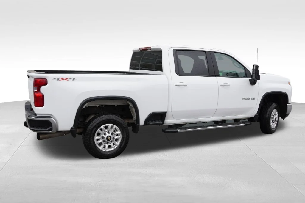Certified Used 2025 Summit White Chevrolet LT image 4