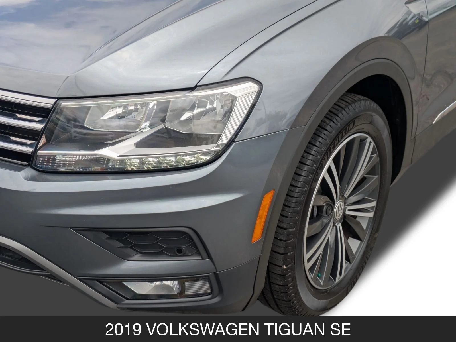 Used 2019 Platinum Gray Metallic Volkswagen SE image 10