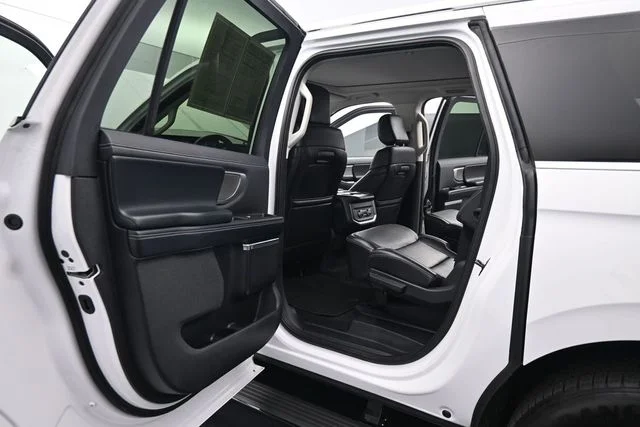 Used 2025 White Ford Platinum image 17