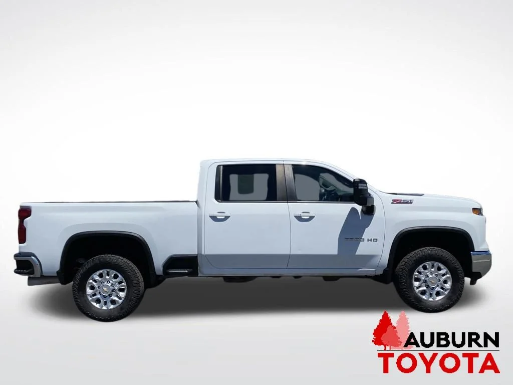 Used 2024 White Chevrolet LT image 8