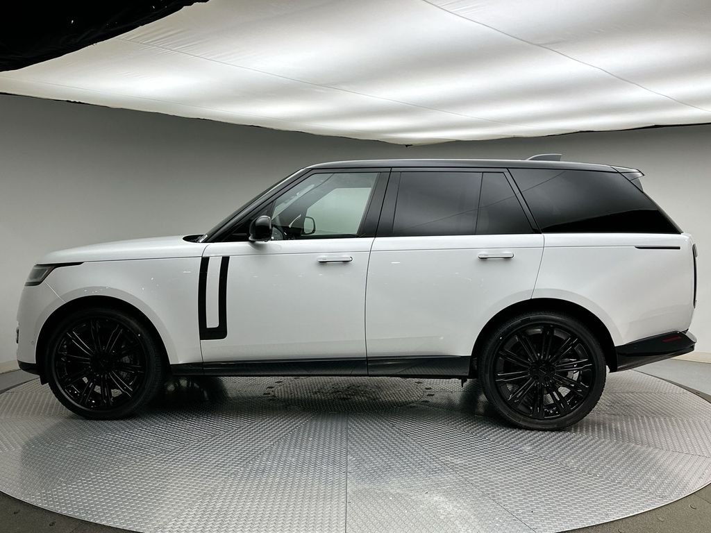 New 2026 Fuji White Land Rover SE image 2