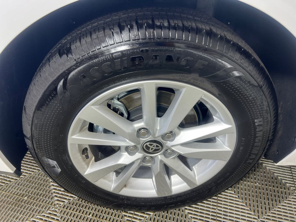 2025 Toyota Camry LE - Photo 17